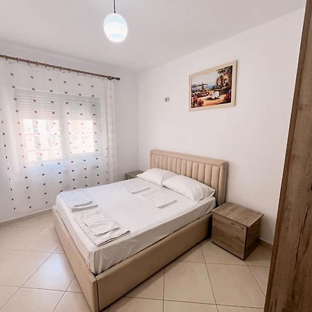 Gerald'S Central Apartments Vlorë Exteriör bild