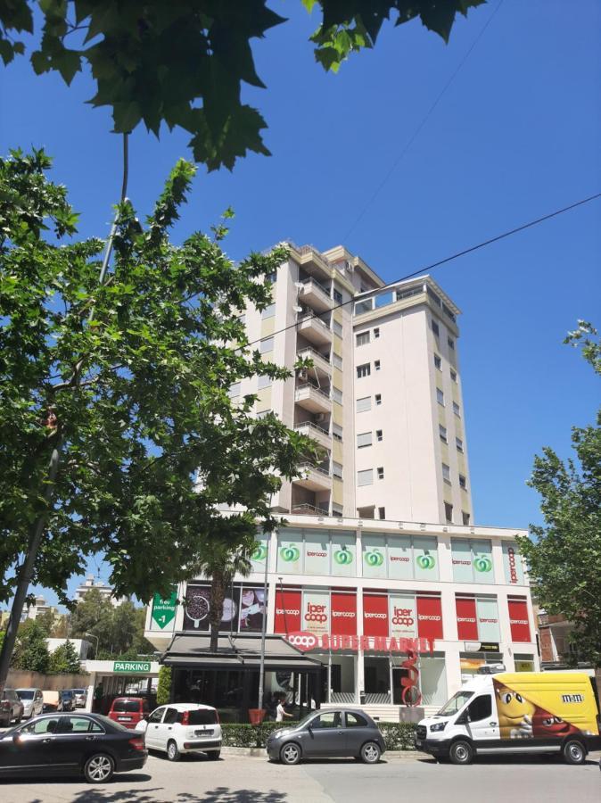 Gerald'S Central Apartments Vlorë Exteriör bild