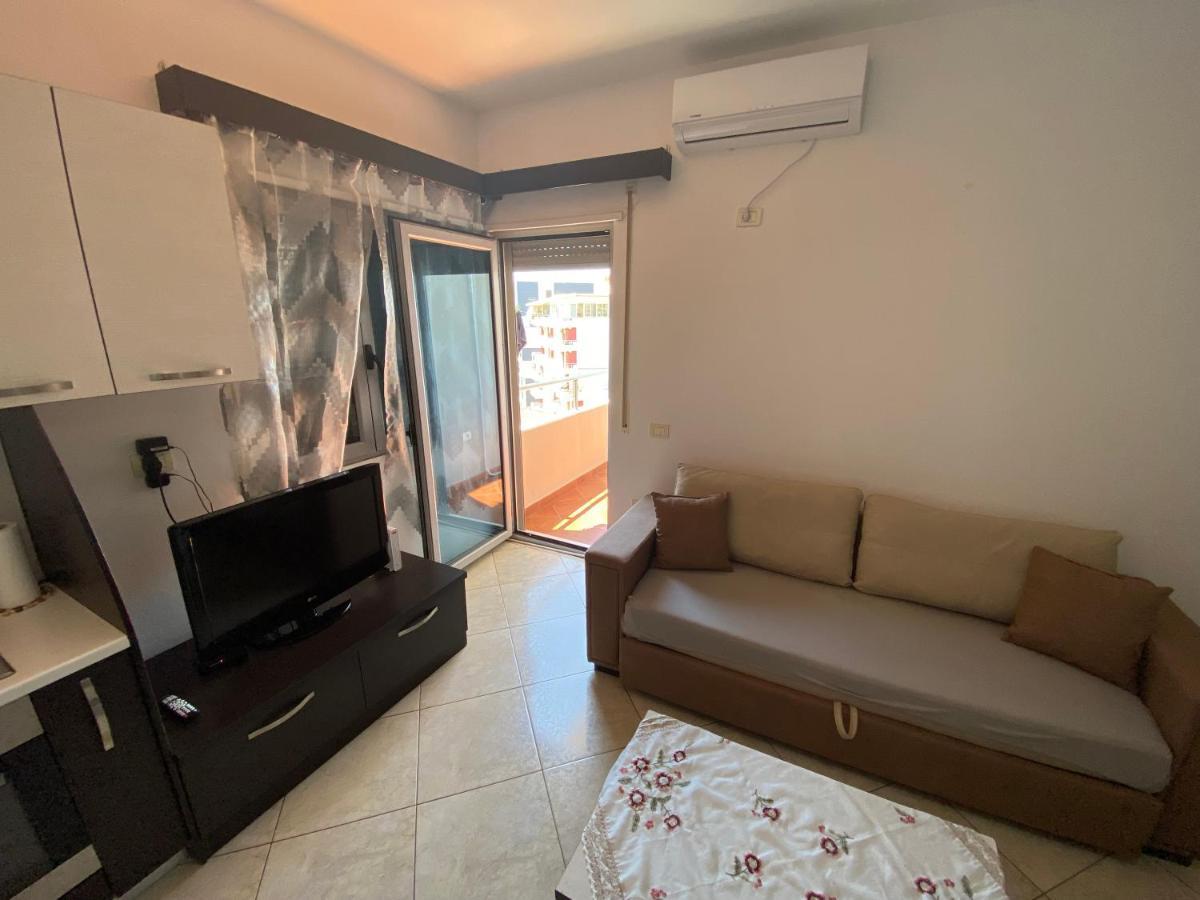 Gerald'S Central Apartments Vlorë Exteriör bild
