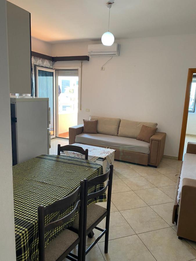 Gerald'S Central Apartments Vlorë Exteriör bild