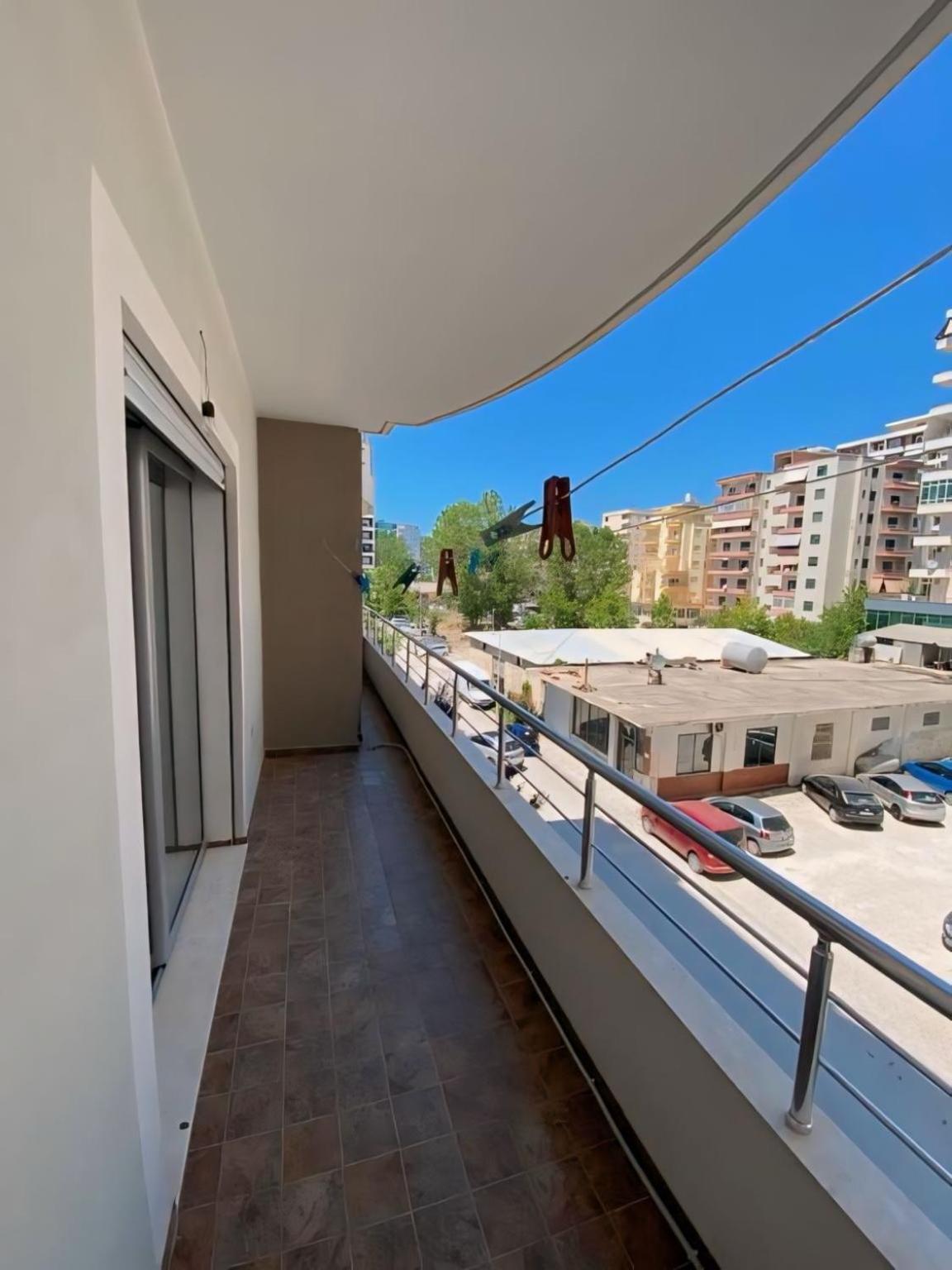 Gerald'S Central Apartments Vlorë Rum bild