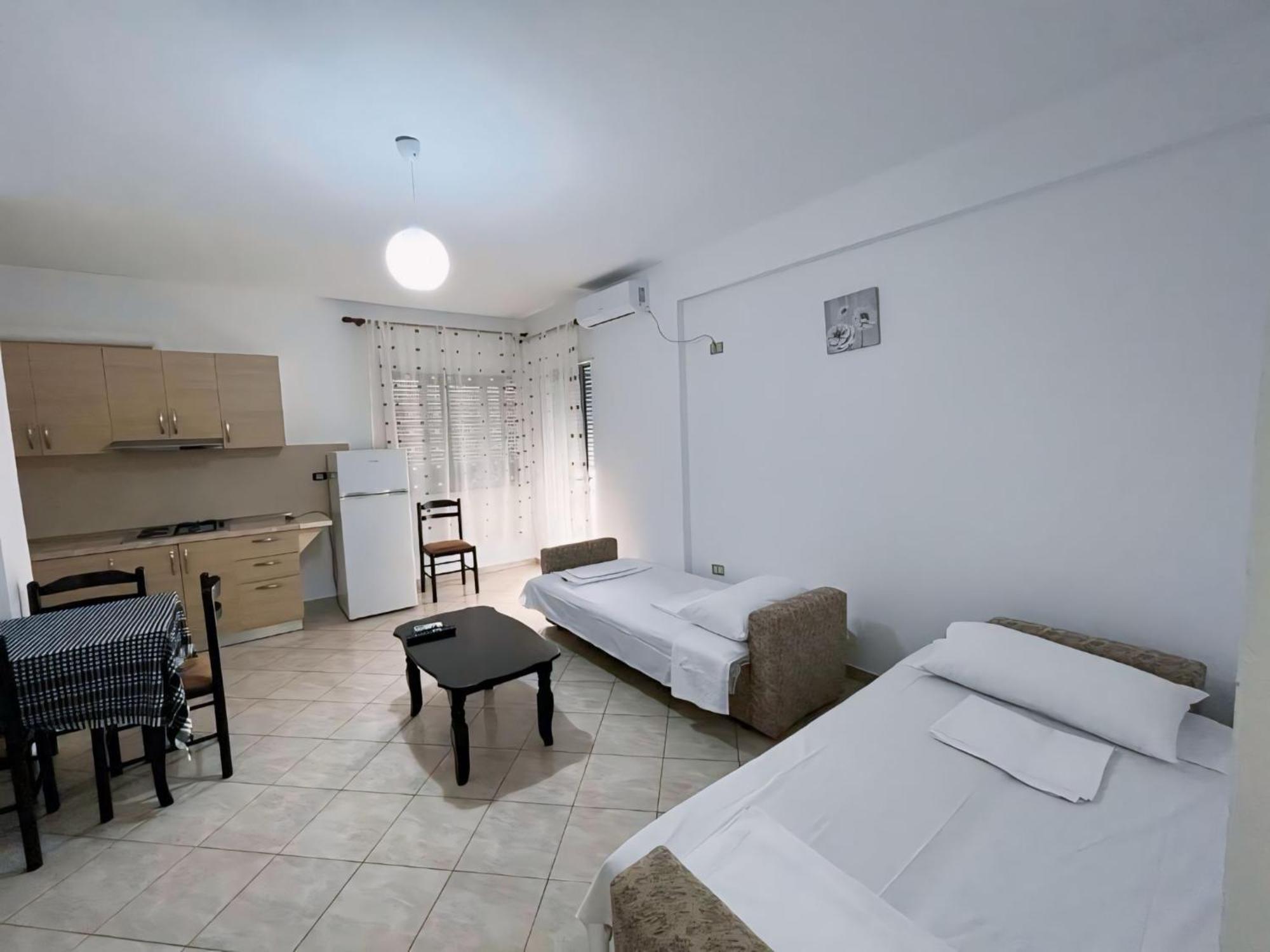 Gerald'S Central Apartments Vlorë Exteriör bild