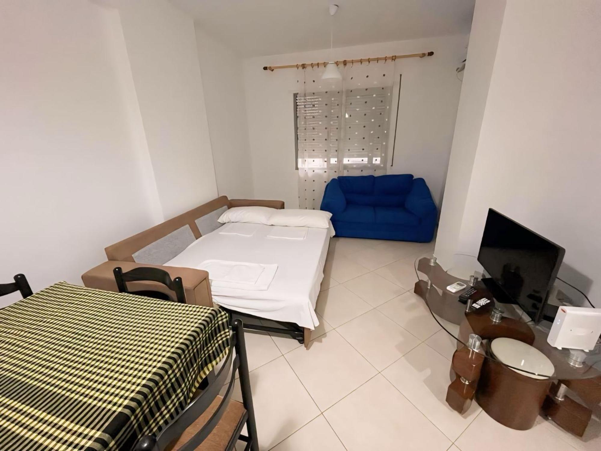 Gerald'S Central Apartments Vlorë Rum bild