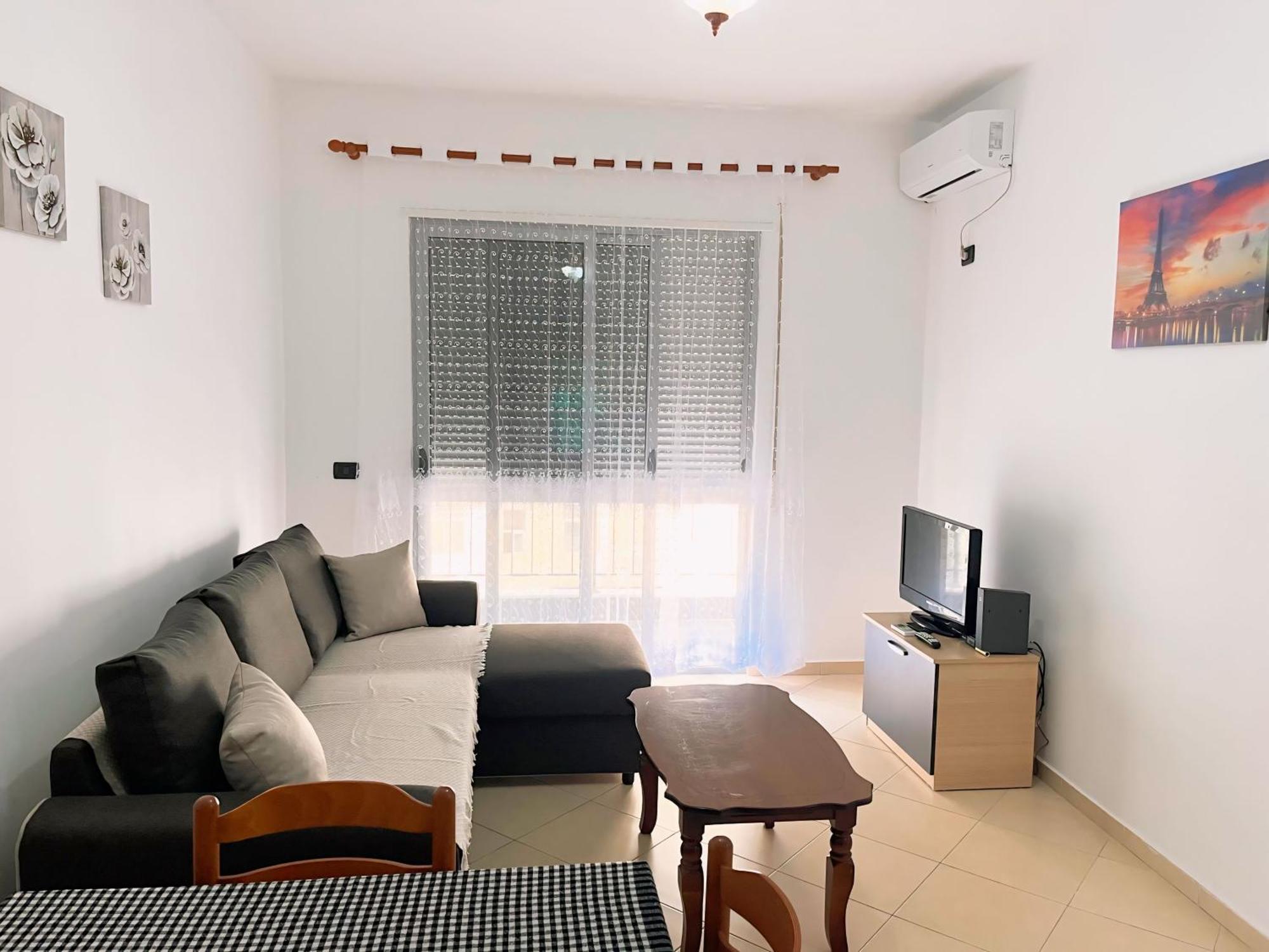 Gerald'S Central Apartments Vlorë Exteriör bild