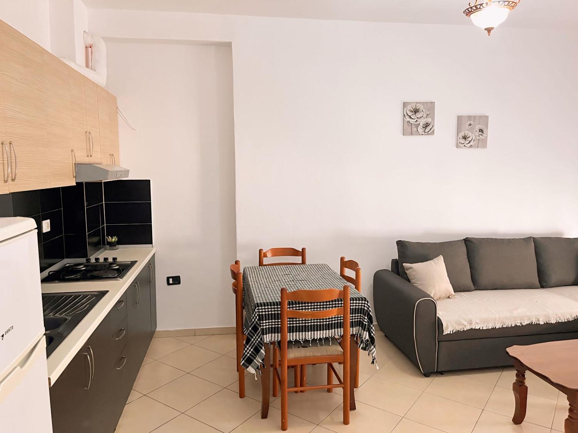 Gerald'S Central Apartments Vlorë Exteriör bild