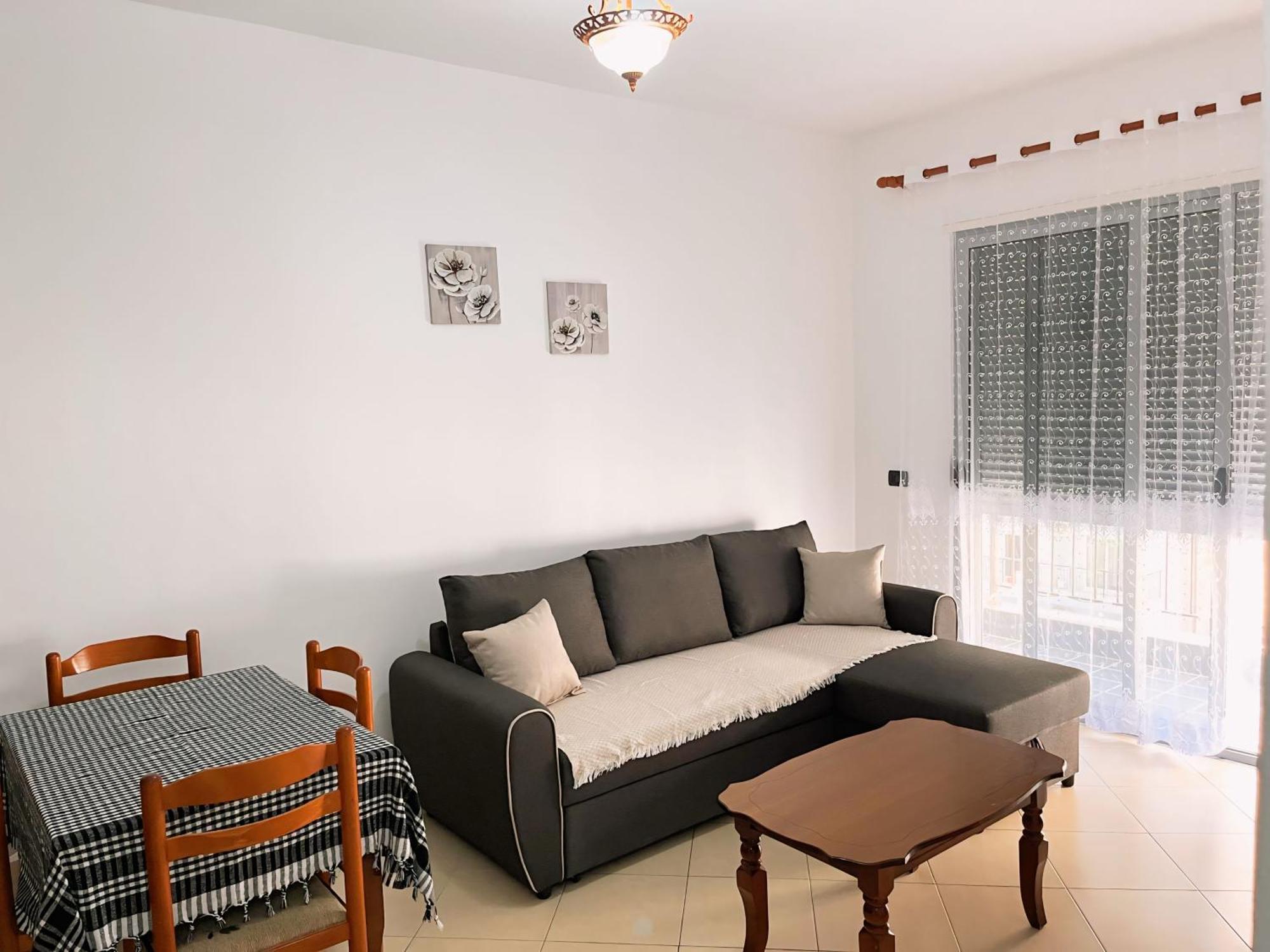 Gerald'S Central Apartments Vlorë Exteriör bild
