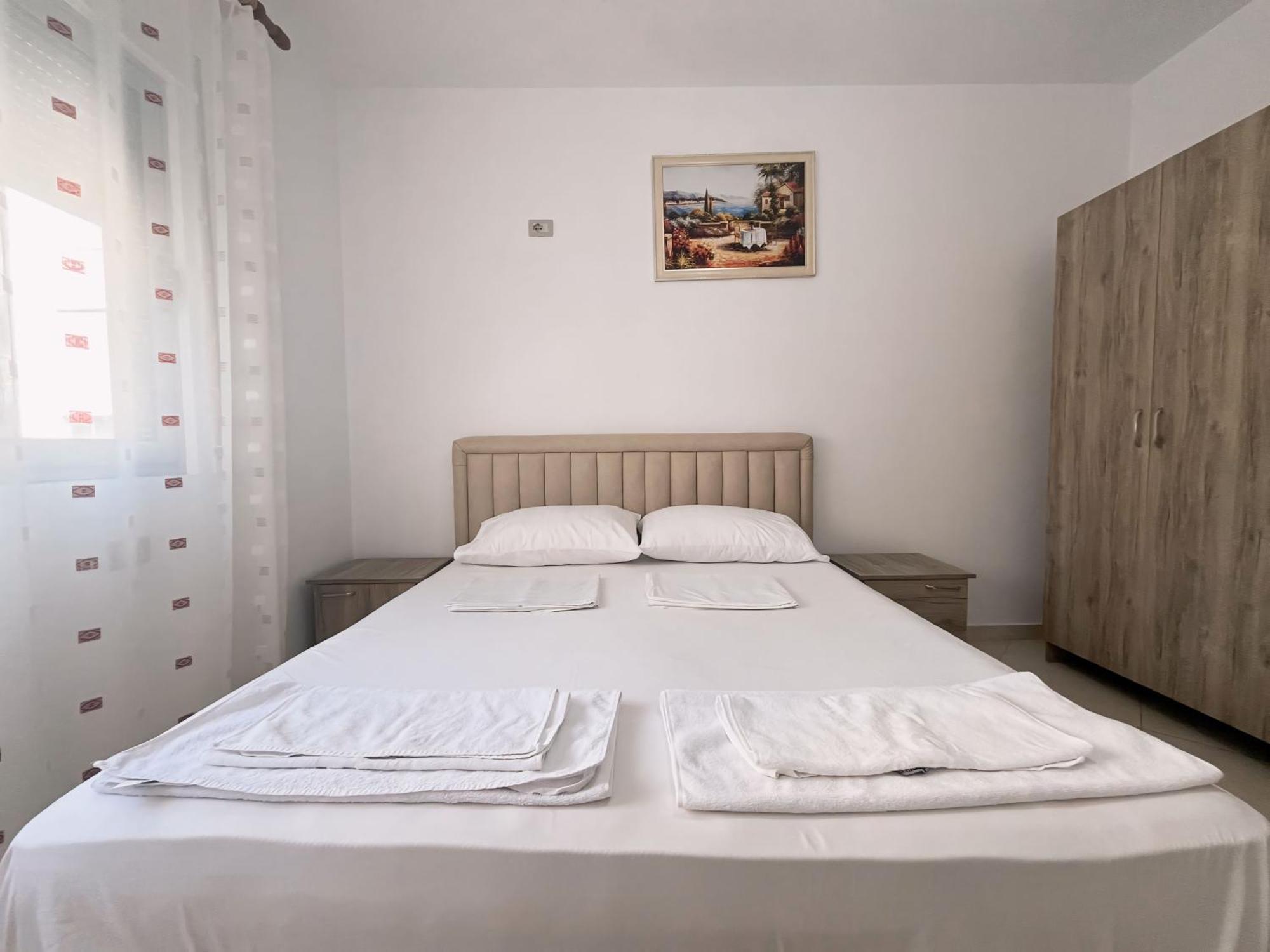 Gerald'S Central Apartments Vlorë Exteriör bild