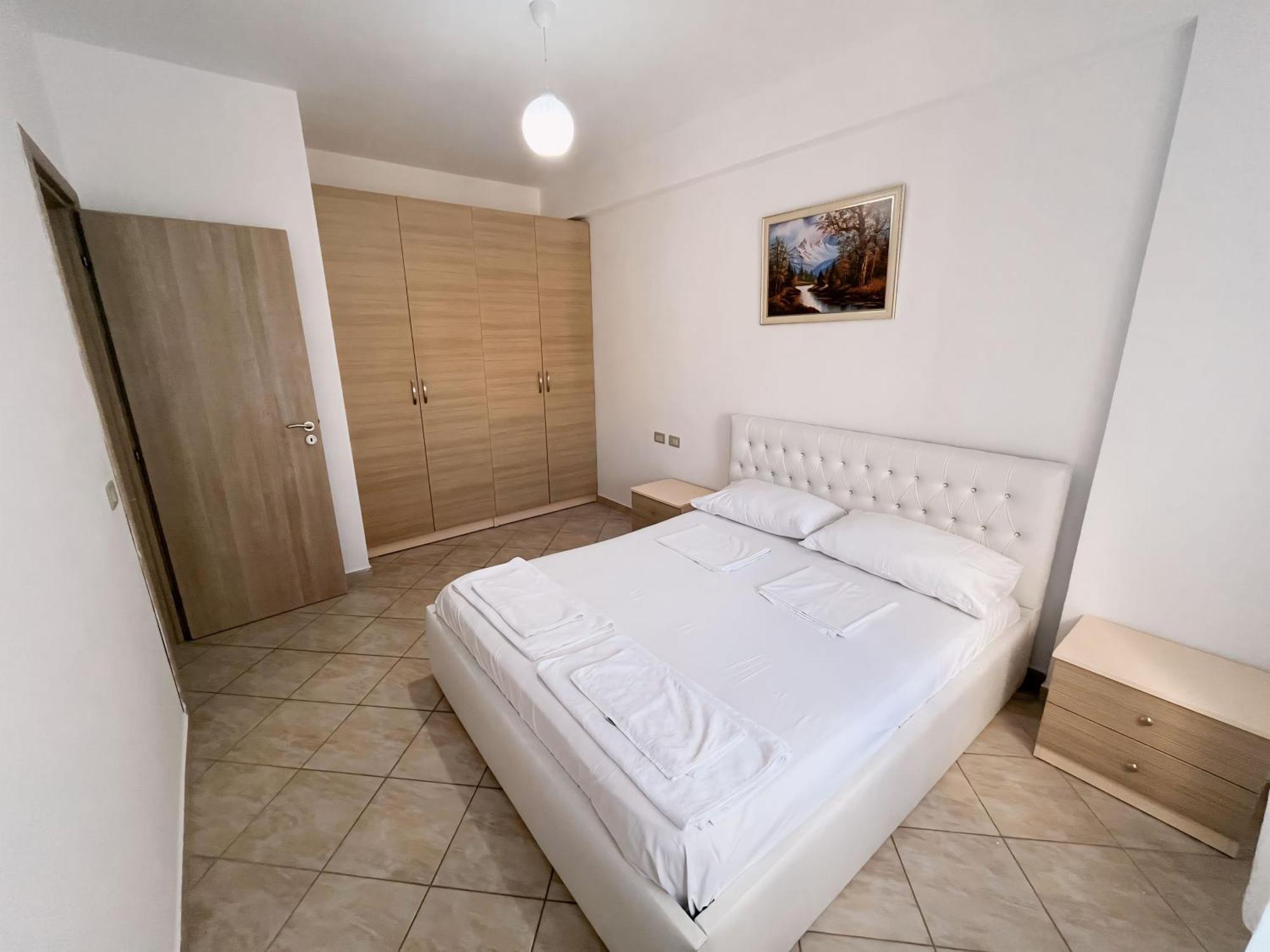 Gerald'S Central Apartments Vlorë Exteriör bild
