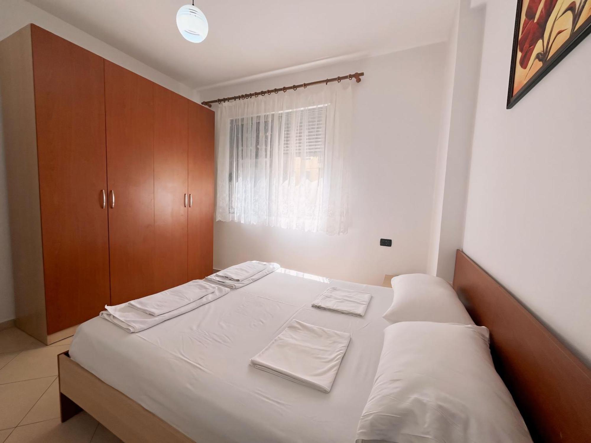 Gerald'S Central Apartments Vlorë Exteriör bild