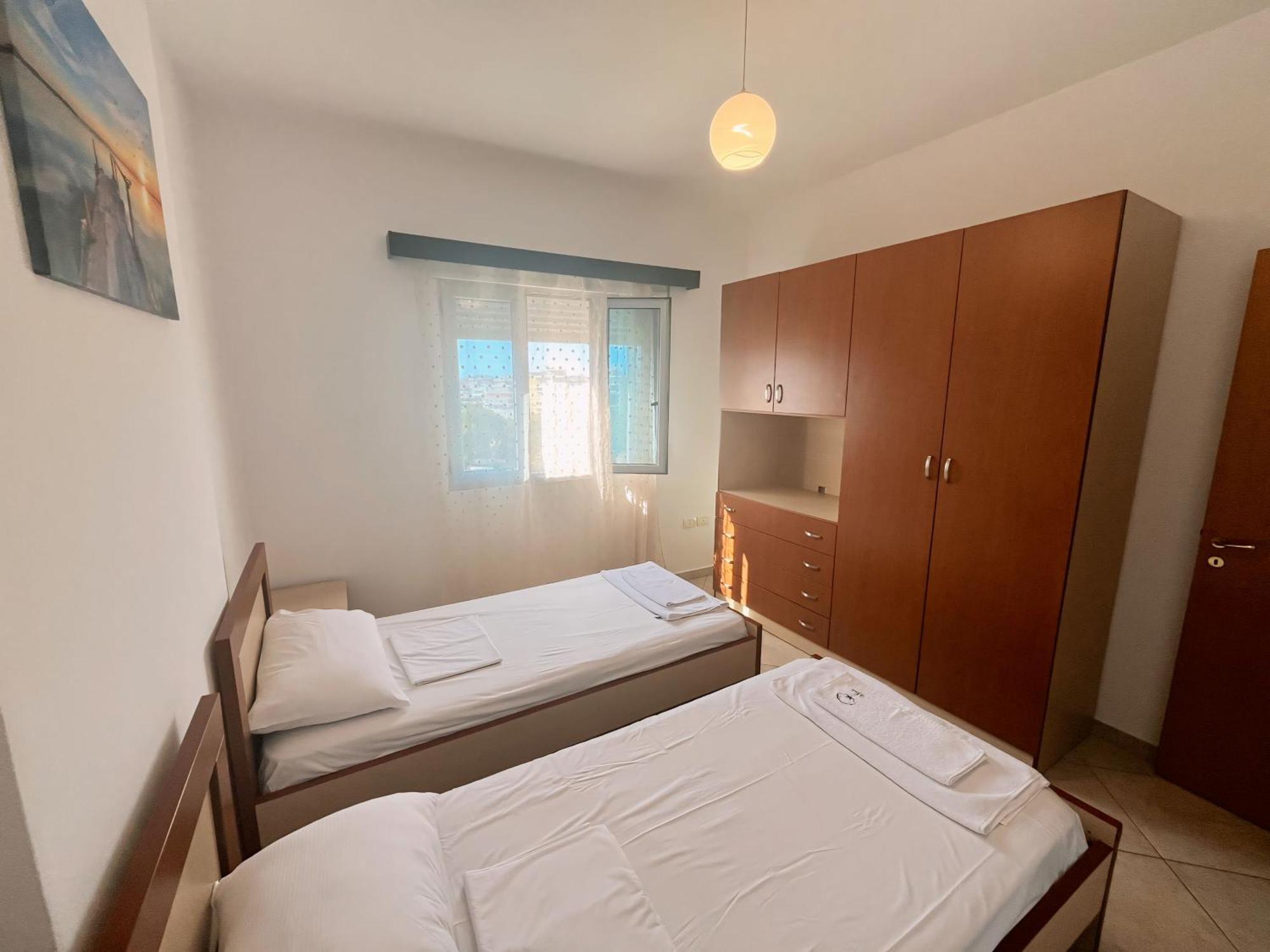 Gerald'S Central Apartments Vlorë Exteriör bild