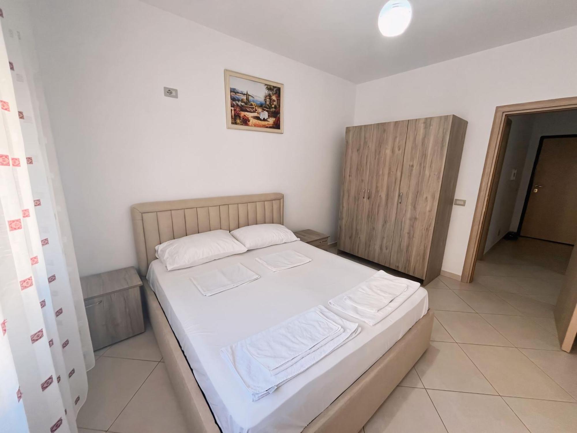 Gerald'S Central Apartments Vlorë Exteriör bild