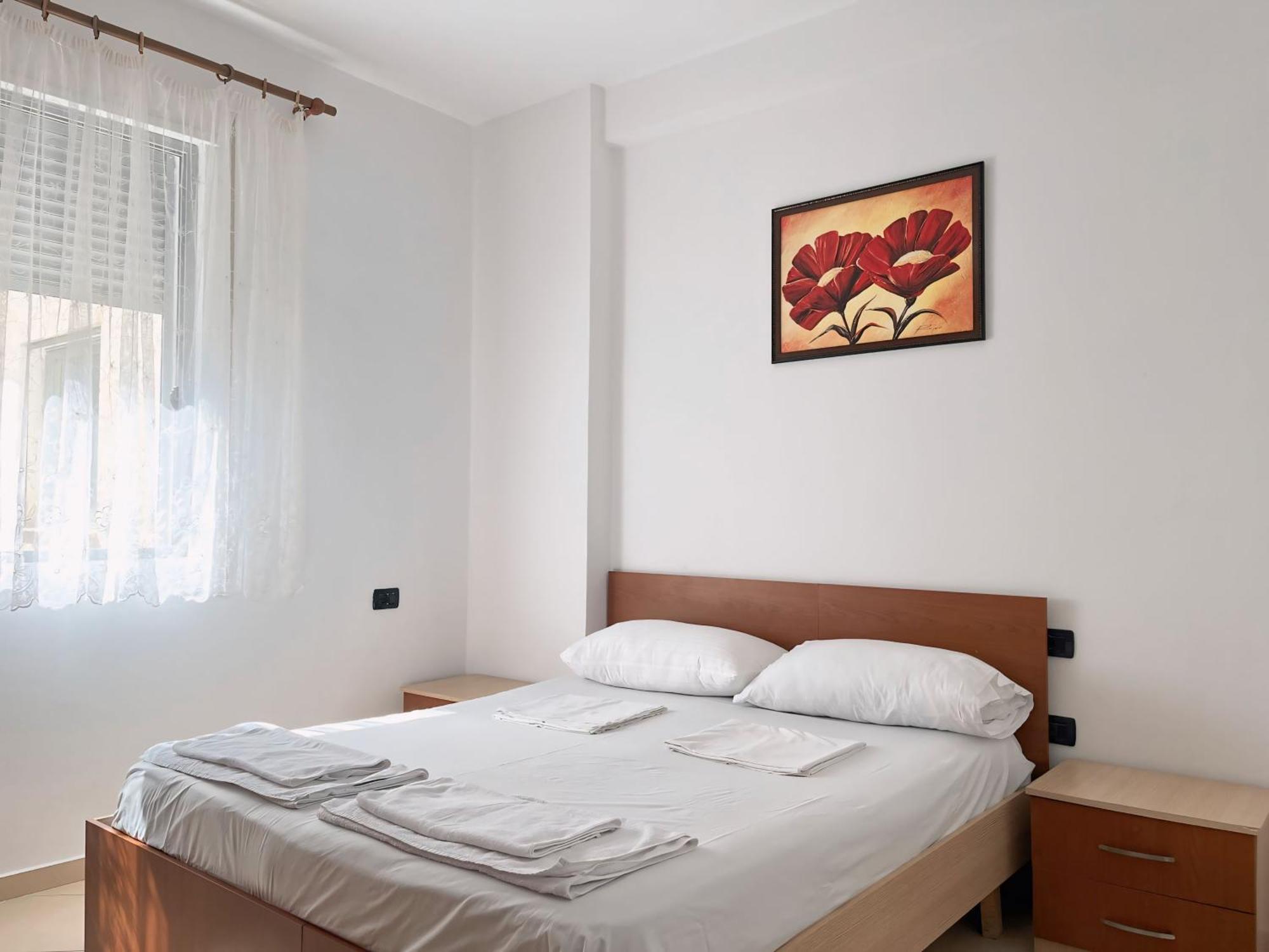 Gerald'S Central Apartments Vlorë Exteriör bild