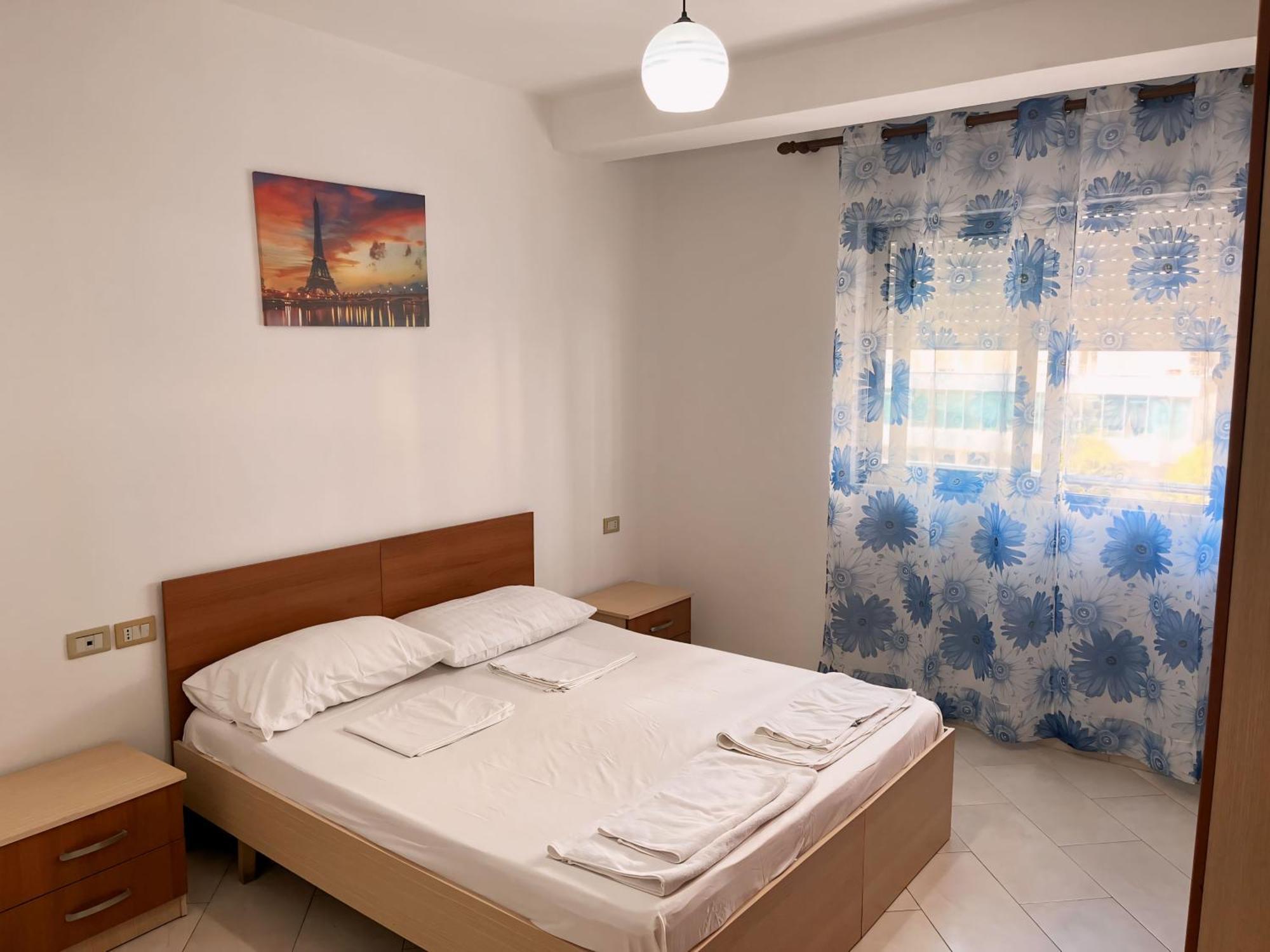 Gerald'S Central Apartments Vlorë Exteriör bild
