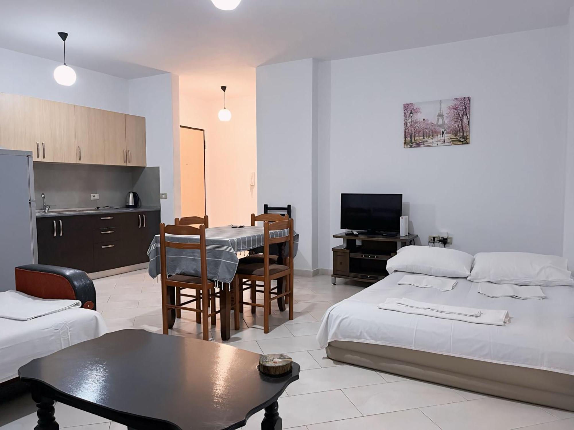 Gerald'S Central Apartments Vlorë Exteriör bild