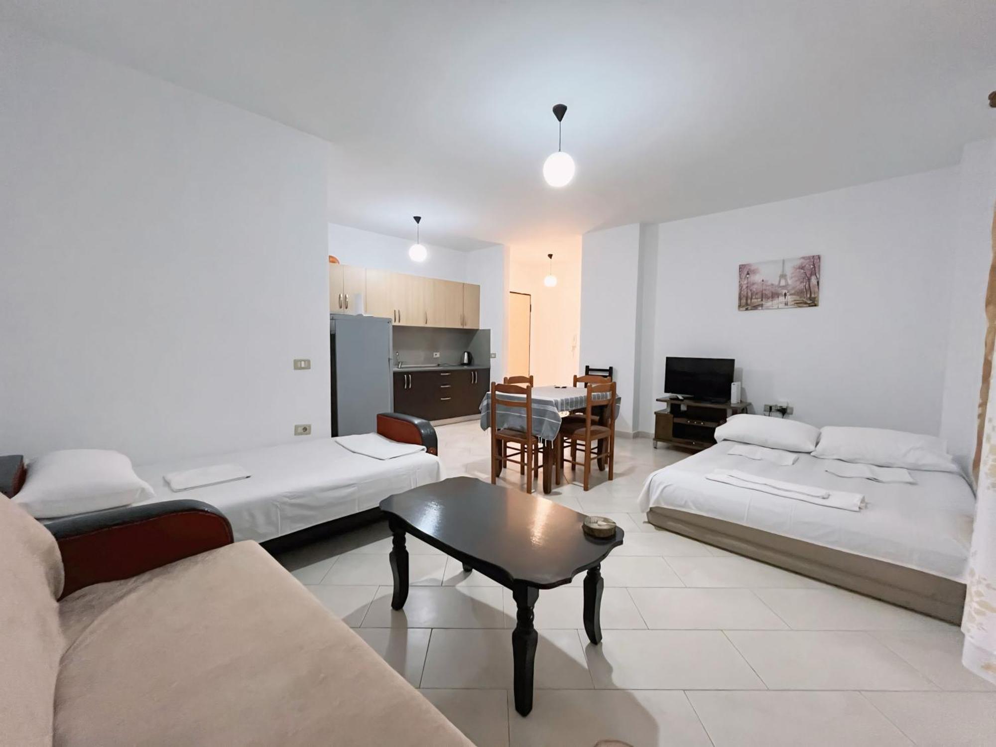 Gerald'S Central Apartments Vlorë Exteriör bild